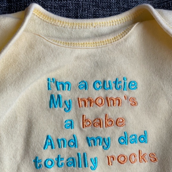“I’m a cutie, my mom’s a babe & my dad totally rocks” gender neutral onesies - Picture 3 of 7